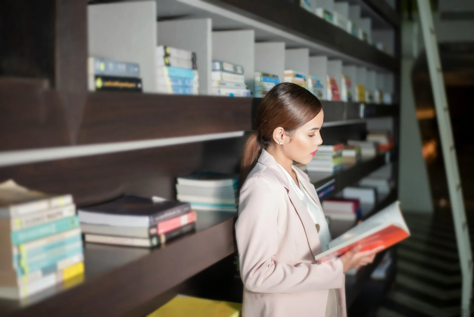 竞争激烈的现代社会中的创业：通往成功的挑战与现实｜女性创业者指南