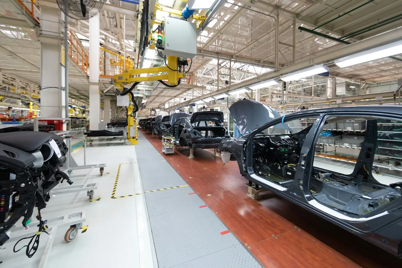 “特朗普宣布对汽车、半导体和药品征收25%的进口关税！预计2025年4月生效的影响和应对措施？”